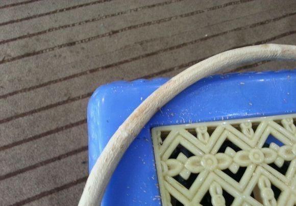 钓鱼人用万年灵藤自制抄网头,好手艺!