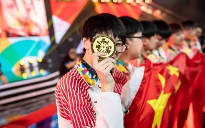 LOL亚运会冠军辅助Meiko喜提微博账号 关注人