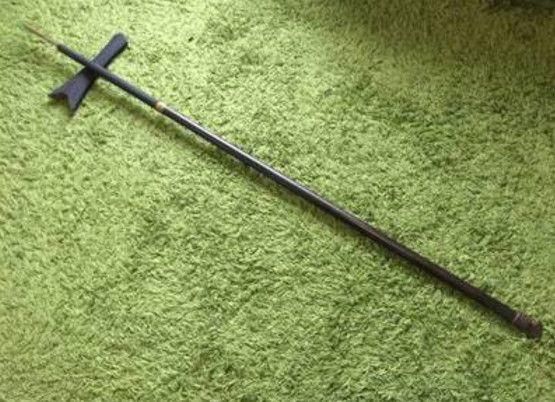素枪,这是日本的一种兵器,它的外观构造跟我国古代的长矛很相像,不过