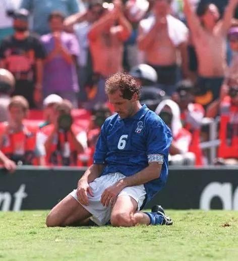 足球退役球衣大盘点,贝利 马拉多纳 拜仁退役那