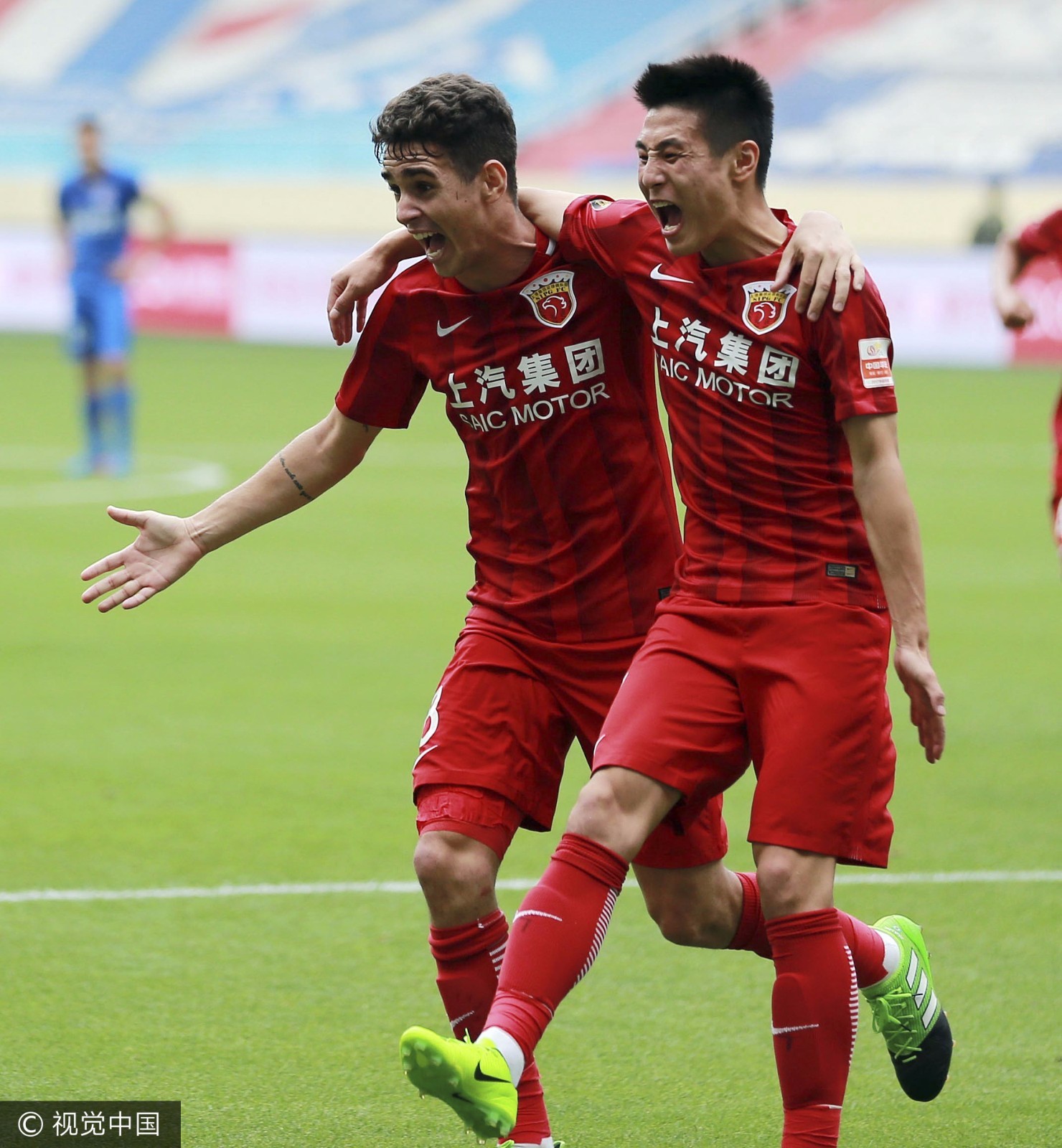 中超-武磊爆射破僵局胡尔克准绝杀 上港3-1申花