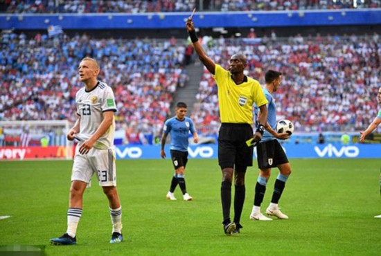 世界杯-苏神卡瓦尼破门 乌拉圭3-0胜俄罗斯夺头