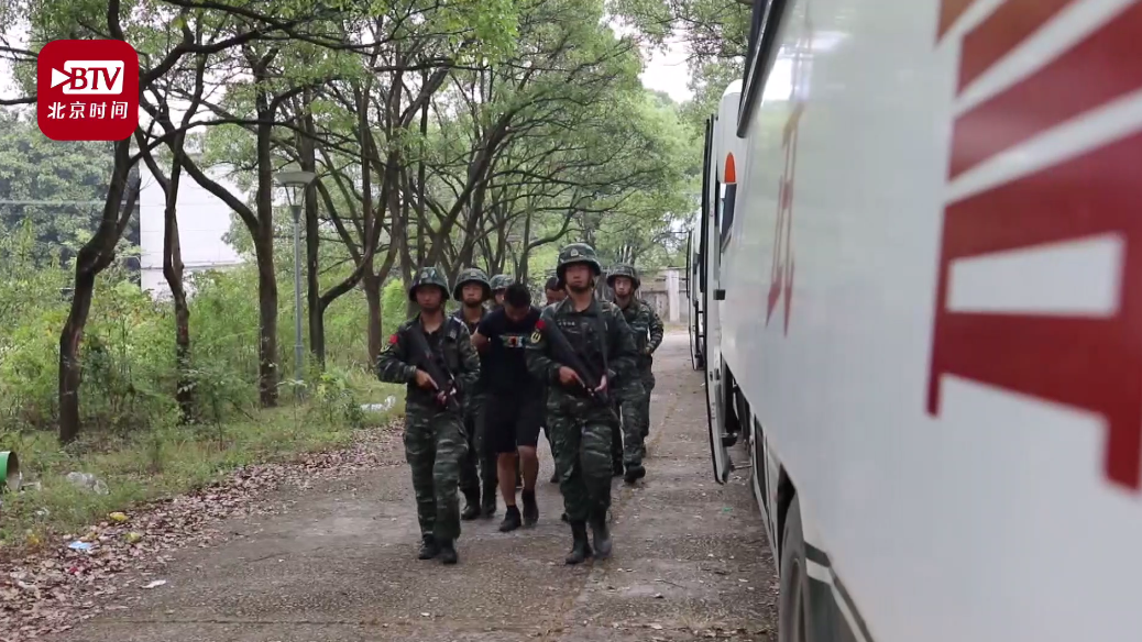 现实版“极限挑战” 昼夜不间断作战上演反劫持实兵对抗演练