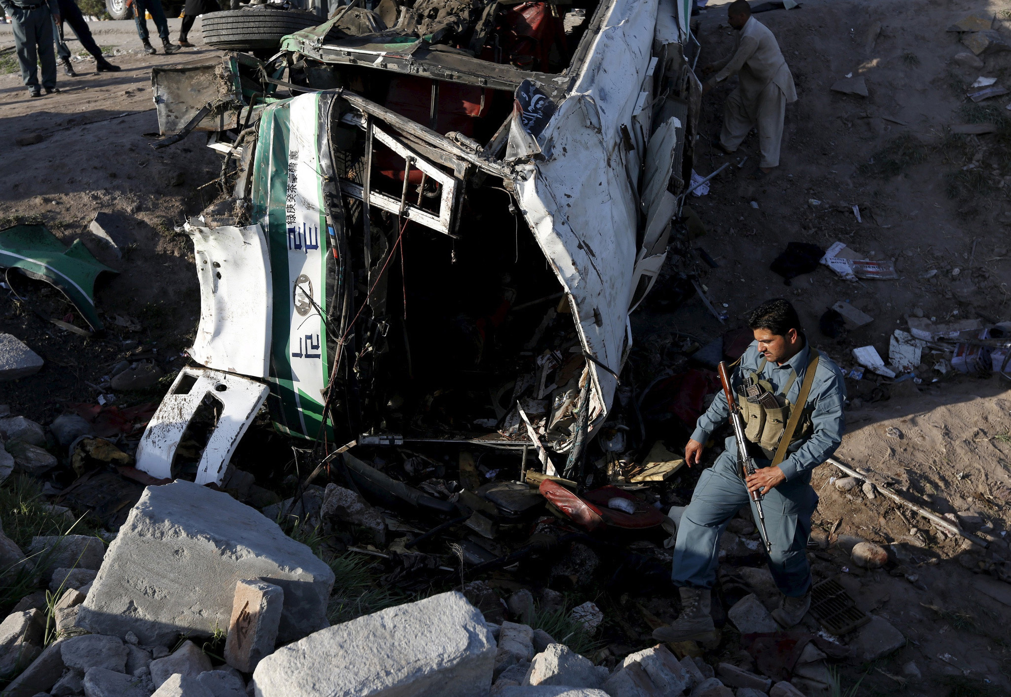 阿富汗大巴遭自杀式炸弹袭击 12名新兵遇难