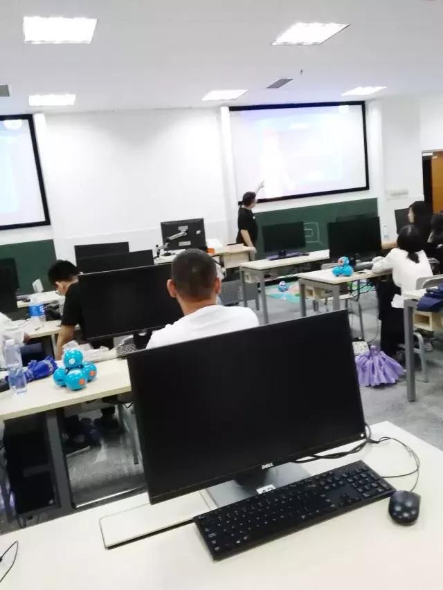 未来编程狮 华师大青少年人工智能编程教师培