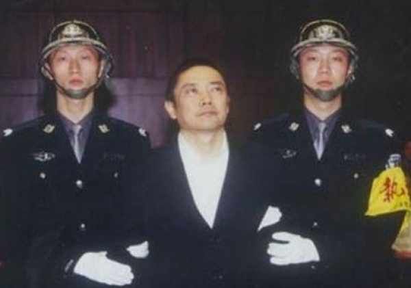 毛主席下令枪决八大贪官:比现在的老虎还惊人