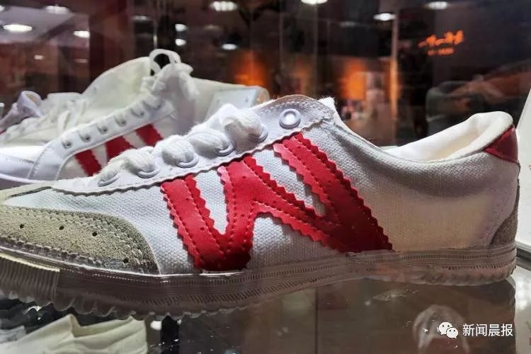 【复古】被明星穿成网红的老字号回力鞋,商标