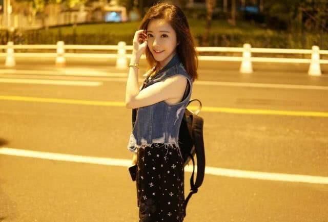 无尽谩骂,冯提莫终于崩溃了,泪洒直播间:我真不