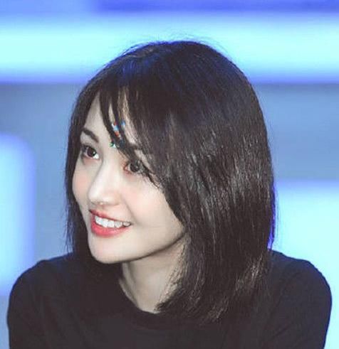 郑爽被拍到疑似新恋情,这就是铁甲张恒照片和