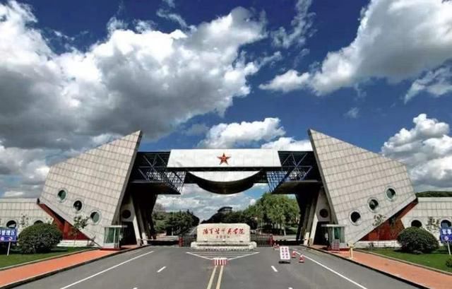 比如,陆军装甲兵工程学院2017年在河北的高考理科录取分数线只有523分