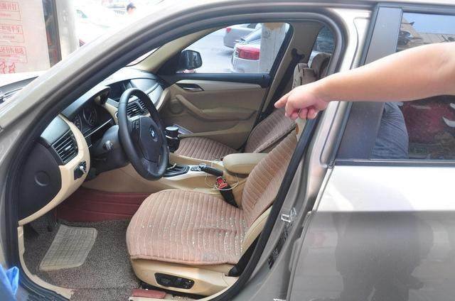 新买宝马,兴奋地开回家停在路边,第二天哭惨,一