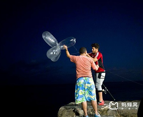 古巴人用避孕套钓鱼,收入比工资还高!