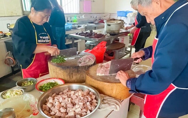 食全食美 邻里相聚一家亲