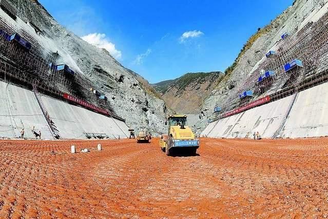 中国比三峡还牛的超级大坝,5万吨钢材全部由人