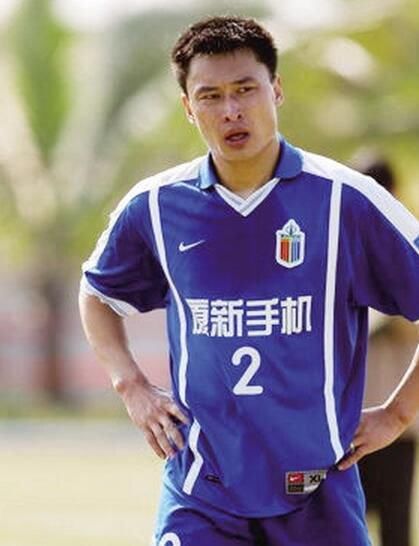 顶尖级中后卫,身体强悍铲球凶狠,却因打假球锒