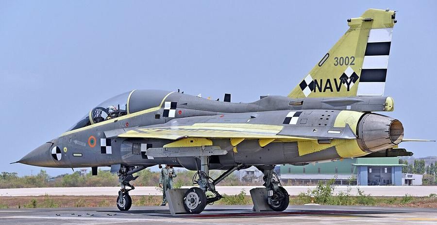 印度日前宣布将耗资80亿美元购买83架国产lcamk1a"光辉"战斗机