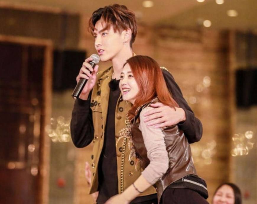 这几张图可以看出吴亦凡喜欢赵丽颖,网友:吴亦