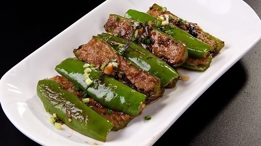 下饭菜中的扛把子,一根青椒酿肉一碗饭,咸香鲜美超过瘾! 下饭菜中的扛把子,一根青椒酿肉一碗饭,咸香鲜美超过瘾!