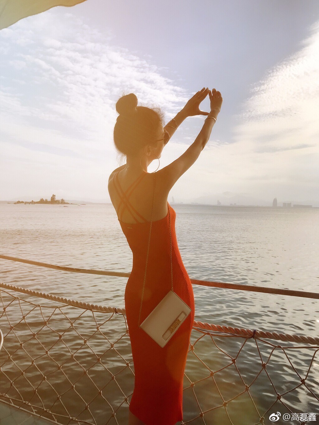 薛之谦模特前妻高磊鑫晒美照 娇嫩白皙身材赞爆