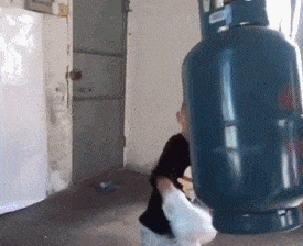 搞笑gif:你不是来游泳的,你就是来搞笑吧