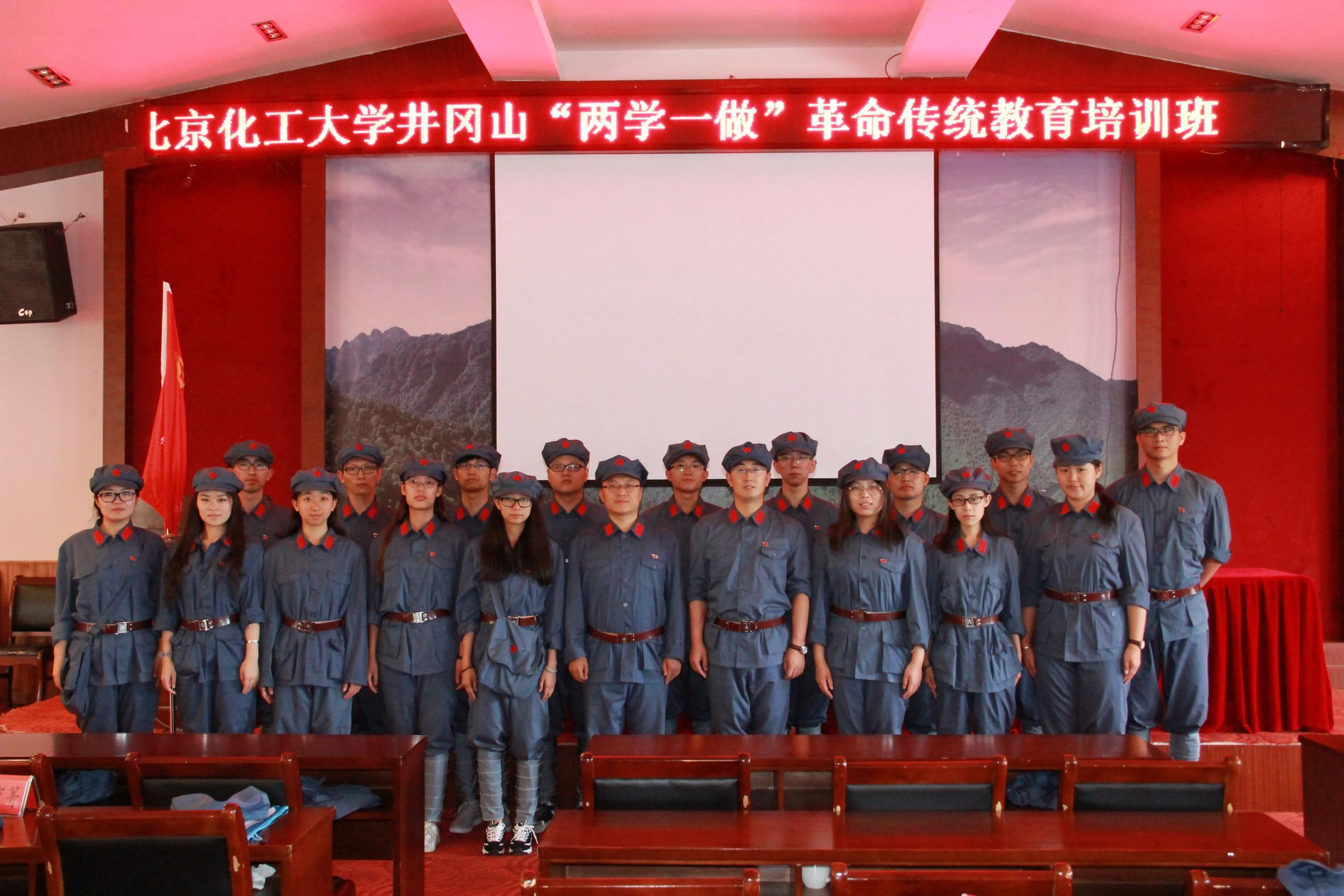 7.坚持党建带头,深化学生党员全程化教育培养体系。