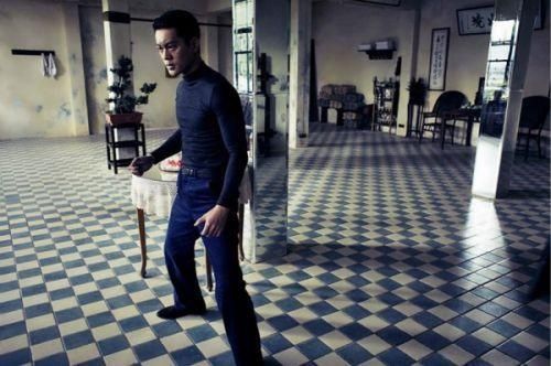 虽然最近《龙之诞生》里的伍允龙版李小龙,也是比较有看点的,也算是