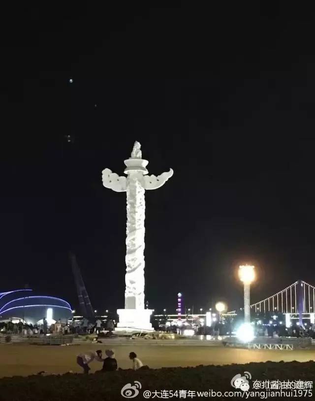 曾经大连的骄傲,大连星海广场华表,在8月5日晚上12点30被拆除,它就这样倒在了大连人民的记忆力!