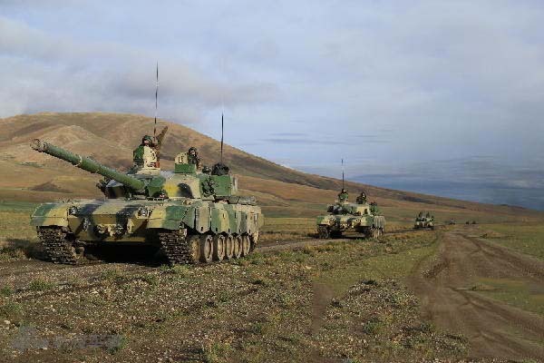 印度持续增兵边界！解放军96A坦克西藏高原演习
