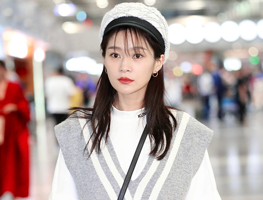 2018年9月18日,王媛可现身北京首都国际机场,启程前往2019春夏米兰