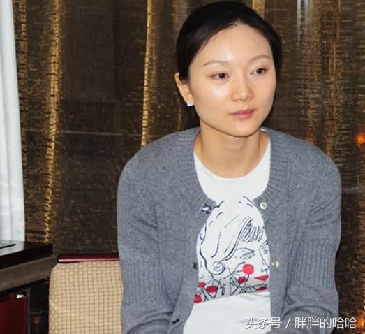 67岁张艺谋的4个孩子近照,妻子陈婷才36岁,丈