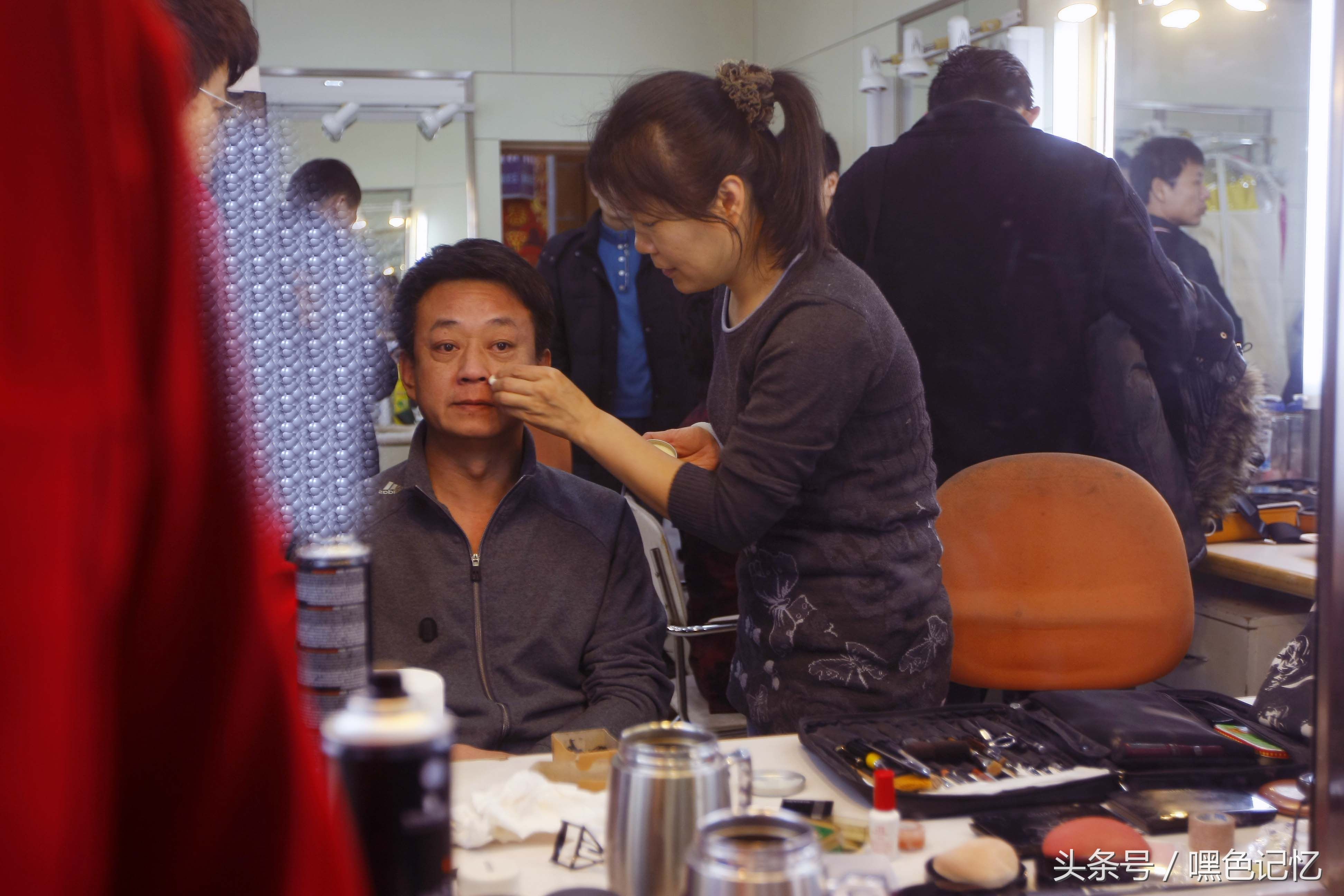 在央视一号演播大厅化妆间遇到朱军