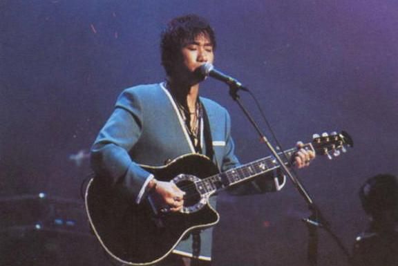 曾与冯巩齐名比郭德纲还红,调侃黄家驹惹众怒