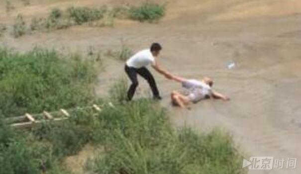 甘肃女子跳河轻生 水深不及膝盖 甘肃女子跳河轻生 水深不及膝盖