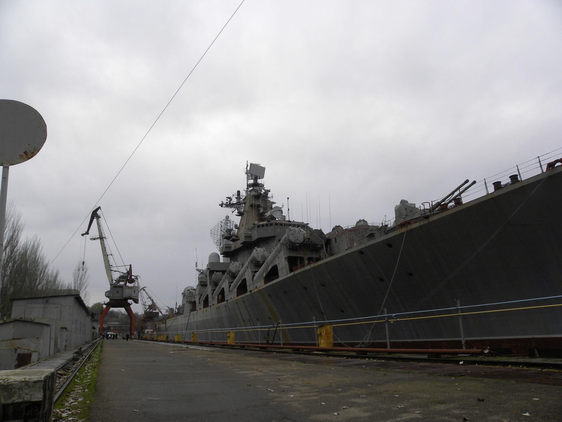 烏克蘭號巡洋艦是蘇聯海軍光榮級巡洋艦的第三艘艦,在完成90%的建造