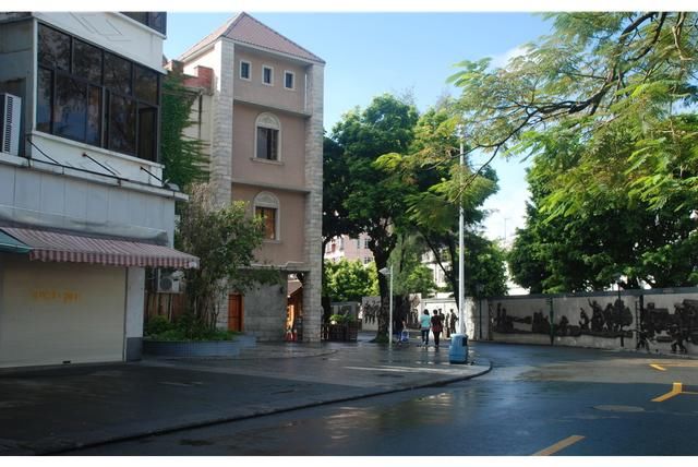 中英街,位于深圳市盐田区沙头角街道的中英街