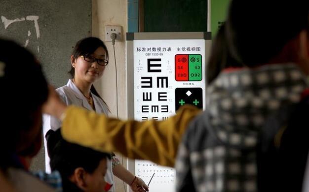 铜仁民族中学学生:眼睛散光是怎么回事?(内附