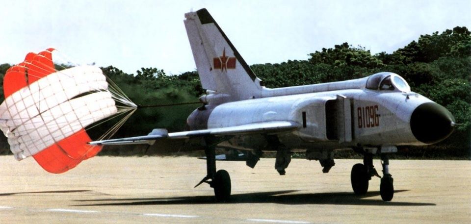 中国落后的老歼8凭啥能在空军服役四十年?真