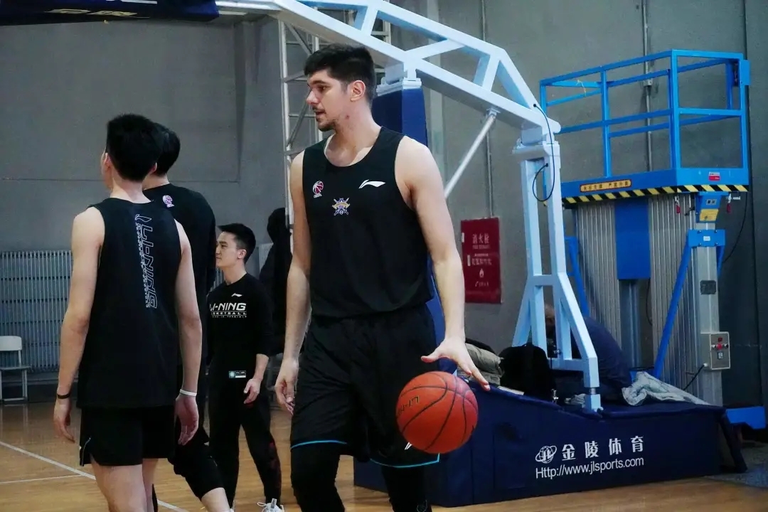 北控男篮再签新援“黑山巨塔”助力内线 北控男篮再签新援“黑山巨塔”助力内线