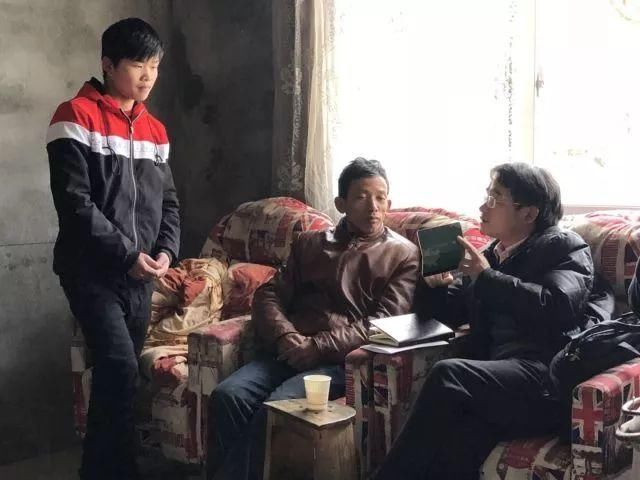 新年上班第一天 扶贫干部走亲戚