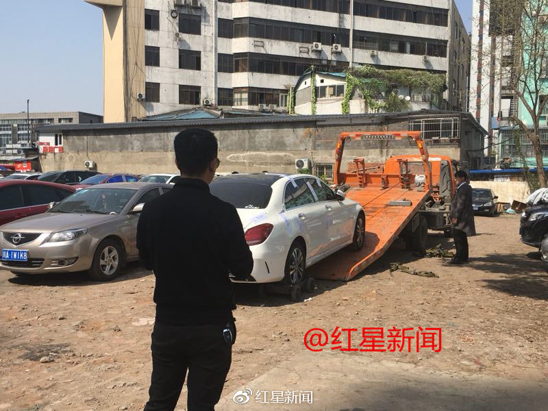 奔驰高速失控事件最新进展:车子封存待检 行车