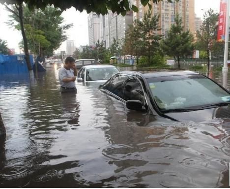 一起看看2018年中国各地的暴雨积水,出来混还