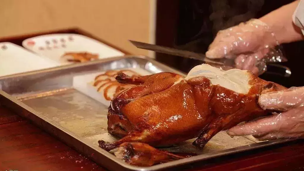 一炉百年火，铸成名烤鸭——便宜坊VS全聚德,哪个更是你的菜