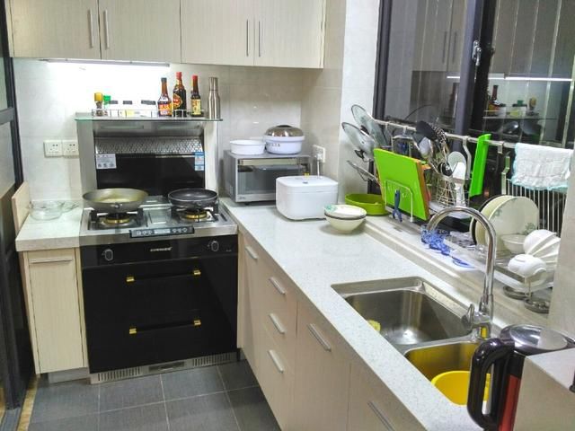 晒晒我在成都的出租屋,很旧很乱的房子,改造之