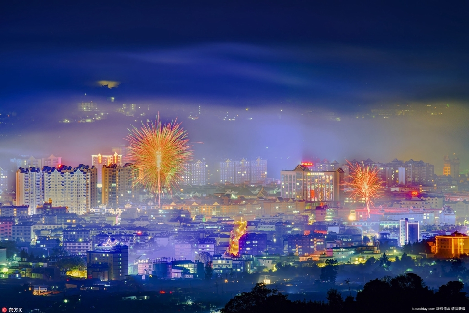 火树银花不夜天 实拍边境小镇勐海除夕夜宛如人间仙境
