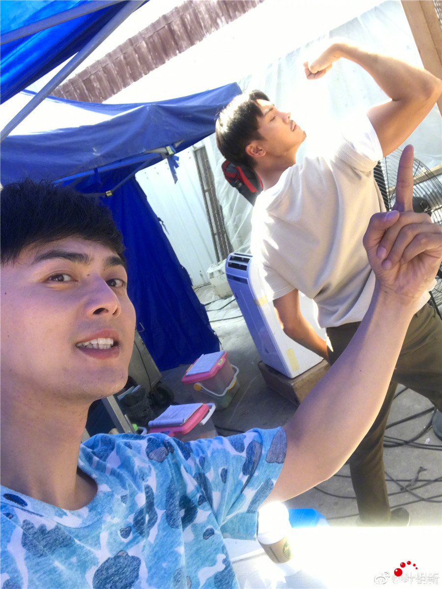 陈伟霆花式秀肌肉 粉丝:想在大膀子上荡秋千 陈伟霆花式秀肌肉 粉丝:想在大膀子上荡秋千