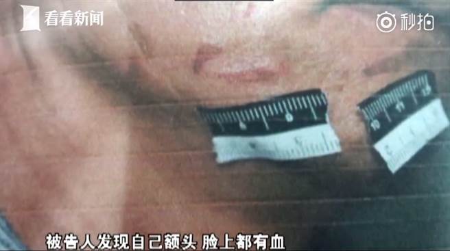 刘女因为平常在家务农，因此身体比一般女性要强壮许多，当他见到覃男闯入欲性侵时不断反抗，并随手拿起旁边的折凳朝覃男就是一顿爆打，让他反被打到头破血流。当地法院的审判长林起强表示：「她（刘女）老公长期在外打工，所以家里农活主要是她做，所以身体比一般人强壮，被告人（覃男）平时身体可能差一点，人也比较小」。