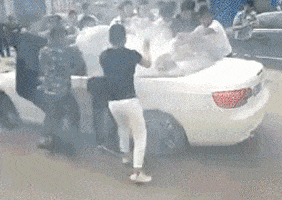 搞笑段子搞笑图片:妹子,搬砖怎么不戴手套呢