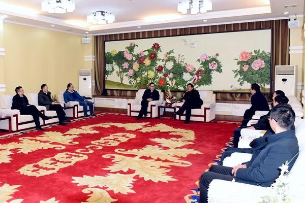 潞安集团副总经理郭贞红见宝武集团余汉生、国