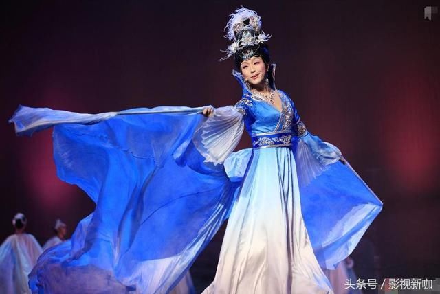 大家都知道李玉刚是在《星光大道》上出名的,靠的就是男扮女装和男唱