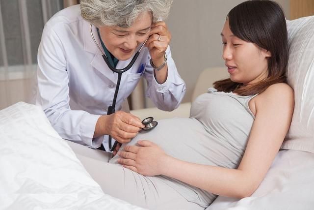 孕30周突然肚子疼,孕妇急忙跑到医院,医生检查